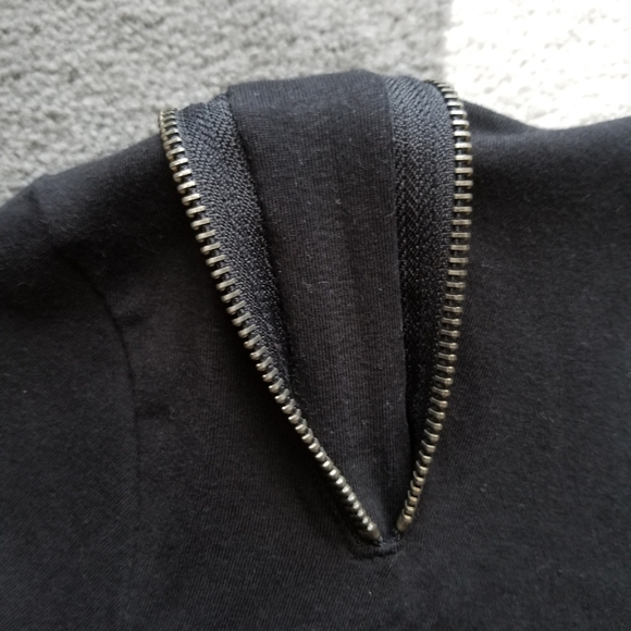 Guess black zip t-shirt - Picture 4 of 7
